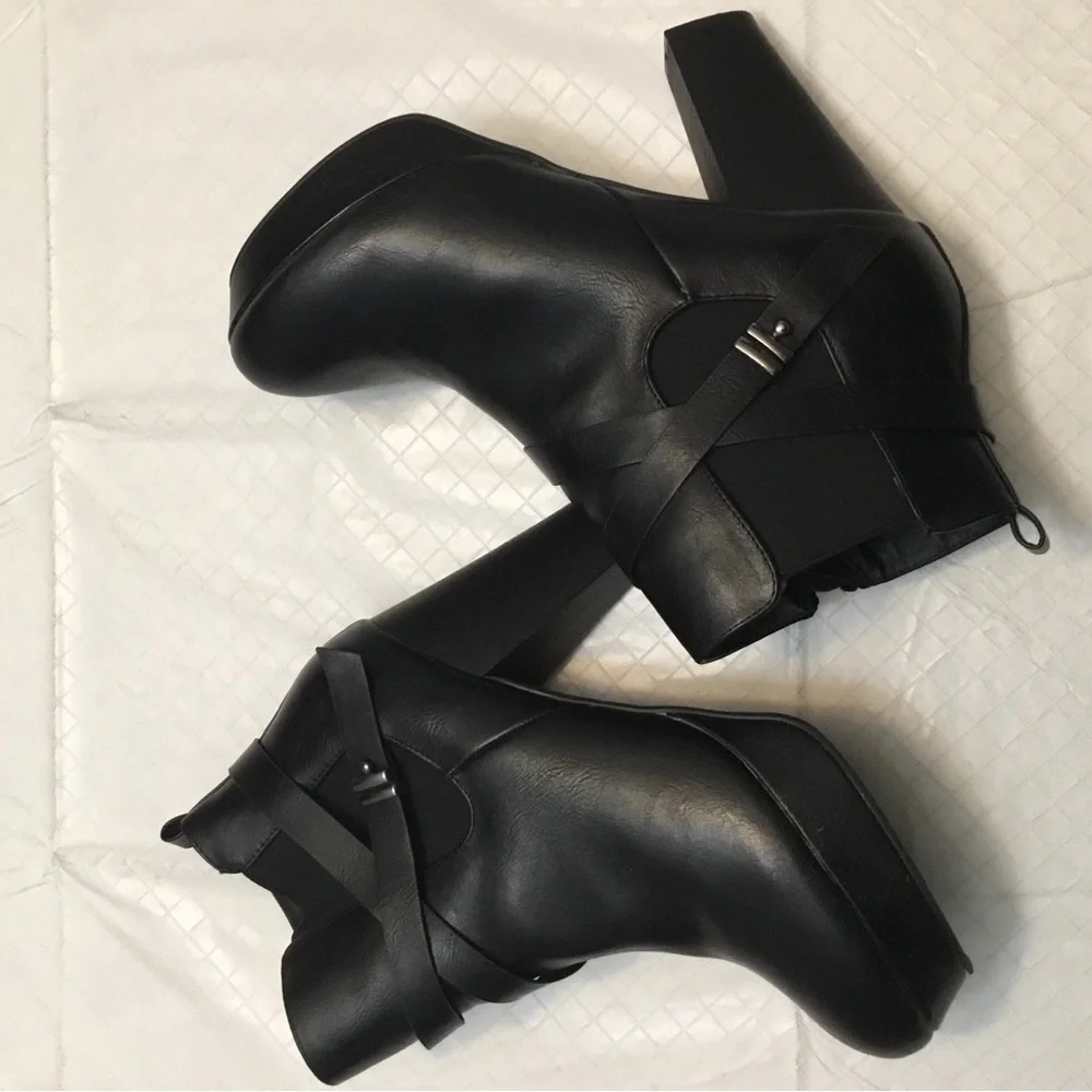 Women's Black Ankle Boots - Sleek Zip-Up Style